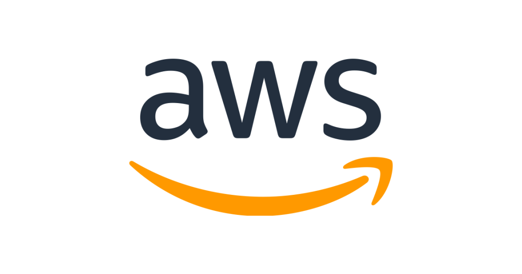 Pantalla de computadora con página falsa de inicio de sesión de AWS simulando un ataque de phishing avanzado